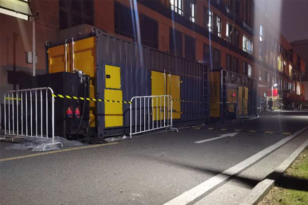 宁河柴油发电机组的输出电压是如何调节的？